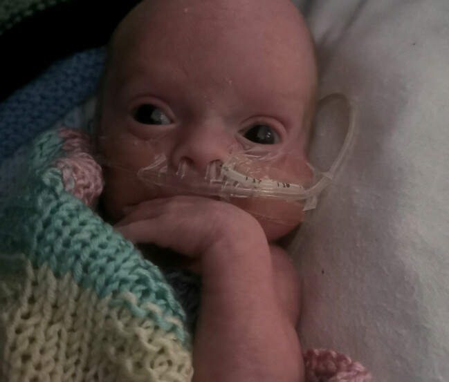 Mamma Hannah hoppas att Oakley ska få komma hem i februari, efter att datumet för hans beräknade födsel passerat. Hannah Cole med sonen Oakley.