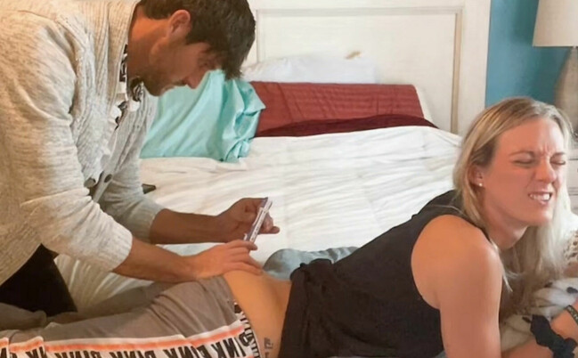 Sampson hjälper Brittney att bli gravid... med en annan mans sperma. Sampson hjälper Brittney att bli gravid... med en annan mans sperma.