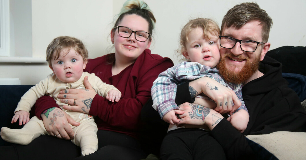 Teddie Eden med sin familj, mamma Ruby Eden, pappa Chris Eden och storasyster Delilah-Rose.