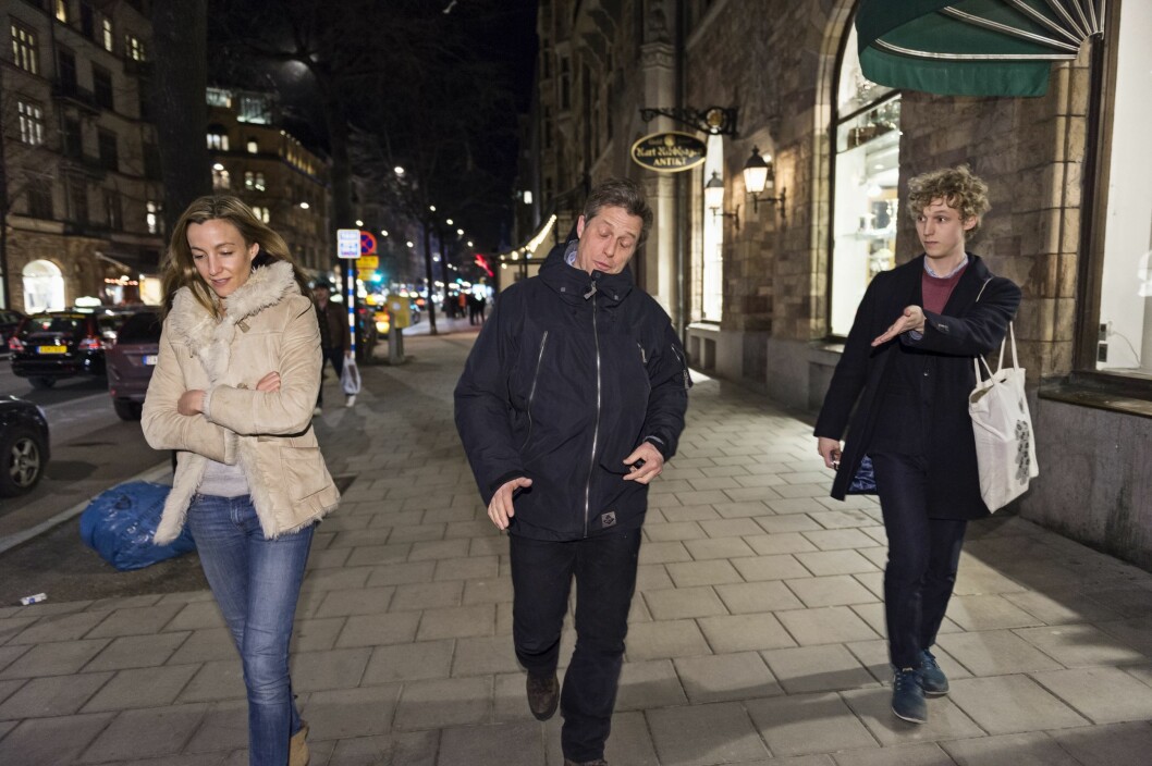 Anna och Hugh var först på restaurang Riche vid Stureplan och promenerade sedan ned mot Dramaten. Foto: TT Anna och Hugh var först på restaurang Riche vid Stureplan och promenerade sedan ned mot Dramaten. Foto: TT