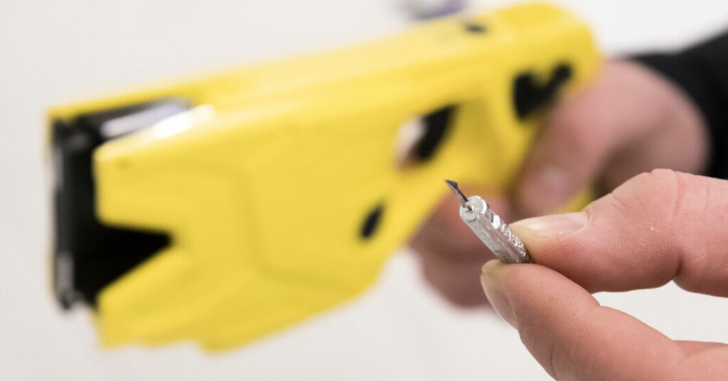 Naken kvinna sköts med elpistol – fyra personer döms efter händelsen.