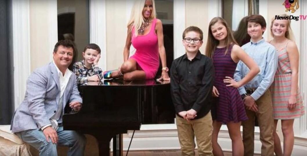 Nannettes familj är hennes största fans. nannette-hammond-barbie2