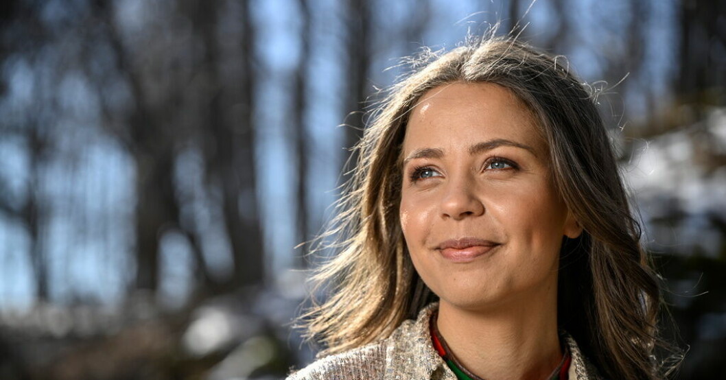 Natalie Carrion är svensk kommentator för Sámi Grand Prix, den samiska Melodifestivalen. Hon bjuder in till samisk fest