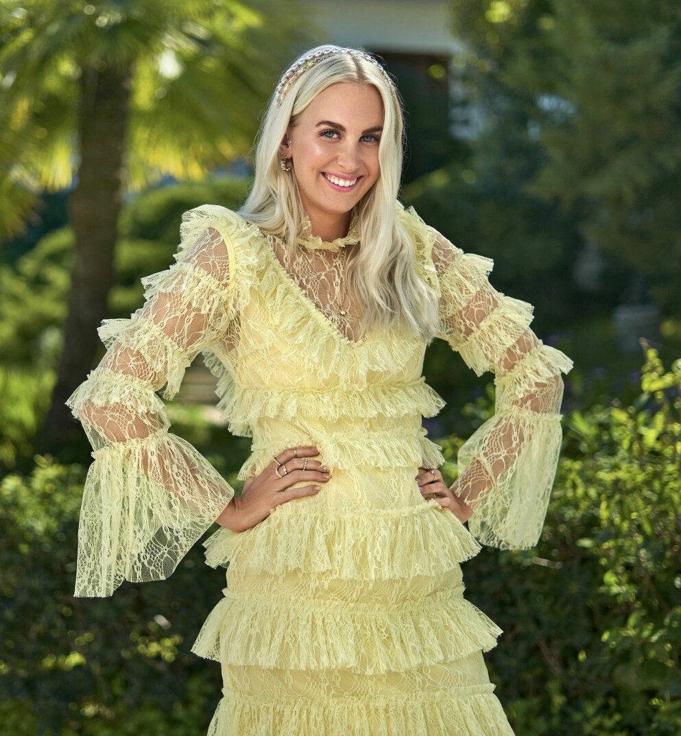 Nathalie Mellgren. Nathalie Mellgren i gul klänning i Bachelor 2021