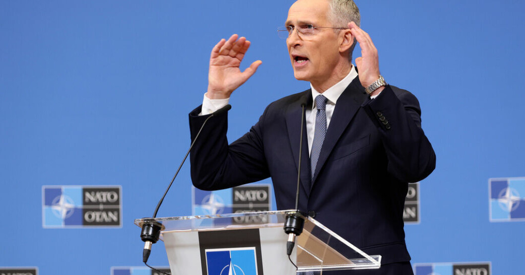 Natos generalsekreterare Jens Stoltenberg håller presskonferens i Bryssel. Nato-chefen till Putin: Släpp journalisten
