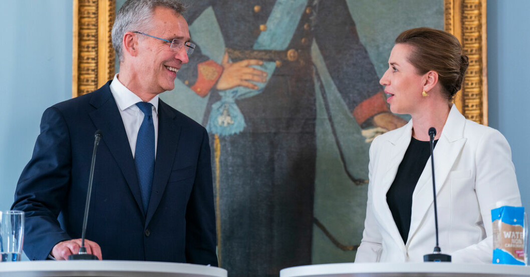 Natos generalsekreterare Jens Stoltenberg och Danmarks statsminister Mette Frederiksen under ett möte i Köpenhamn förra året. Arkivbild. Bidens pressekreterare: Ny Nato-chef inte klart