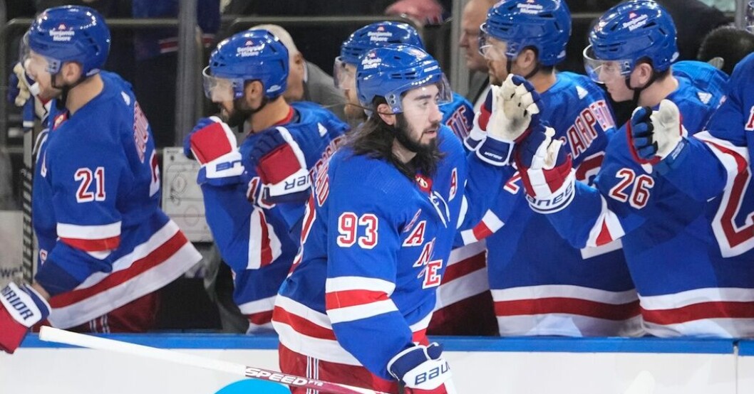 New York Rangers Mika Zibanejad firar efter att ha gjort mål mot Los Angeles och fastställt matchens slutresultat 5–2. Rangers vände förlustsvit – Zibanejad målskytt