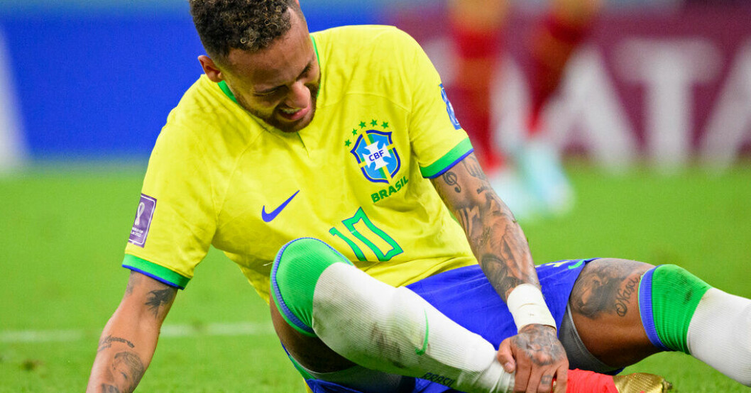 Neymar måste operera högerfoten och spelar inte mer den här säsongen. Arkivbild. Neymar opereras – borta säsongen ut