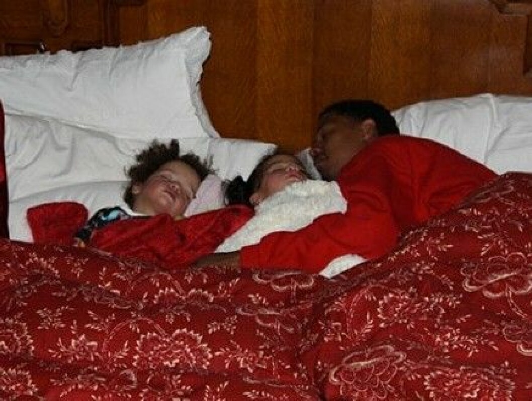 Via: <a href="https://instagram.com/p/ibOk0_LeKg/?taken-by=mariahcarey" target="_blank">Instagram</a> nick cannon sleeping
