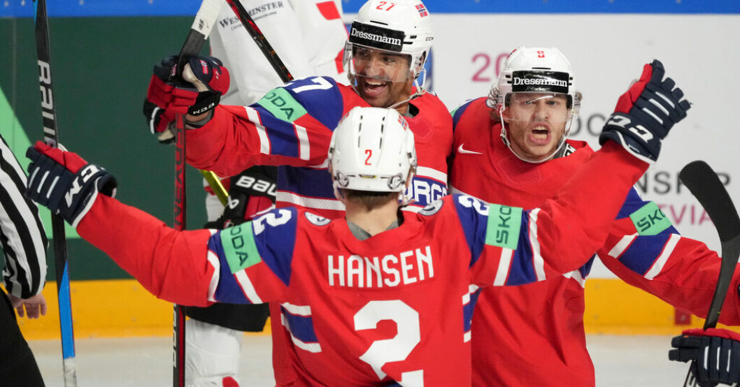 Norge firar ett av sina mål mot Kanada i VM. Norges VM-skräll – slog Kanada