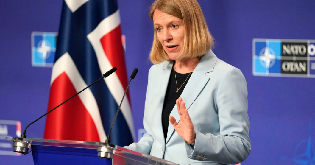 Norges utrikesminister Anniken Huitfeldt höll presskonferens under första dagen av Natos informella utrikesministermöte i Oslo. "Beskedet från Oslo: Få in Sverige"