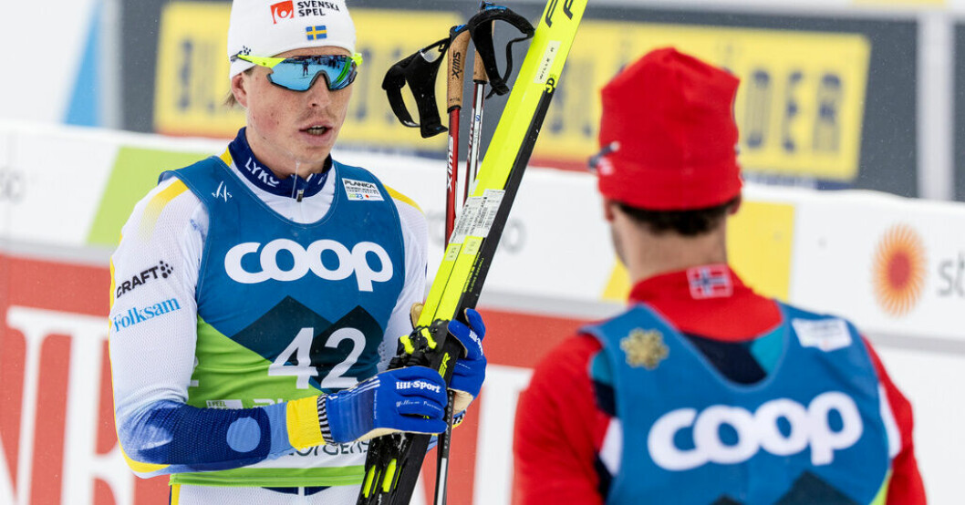 Norrmännen står i vägen för William Poromaa, till vänster, under skid-VM i Planica. "Stäng av dem så är man ju världsmästare"