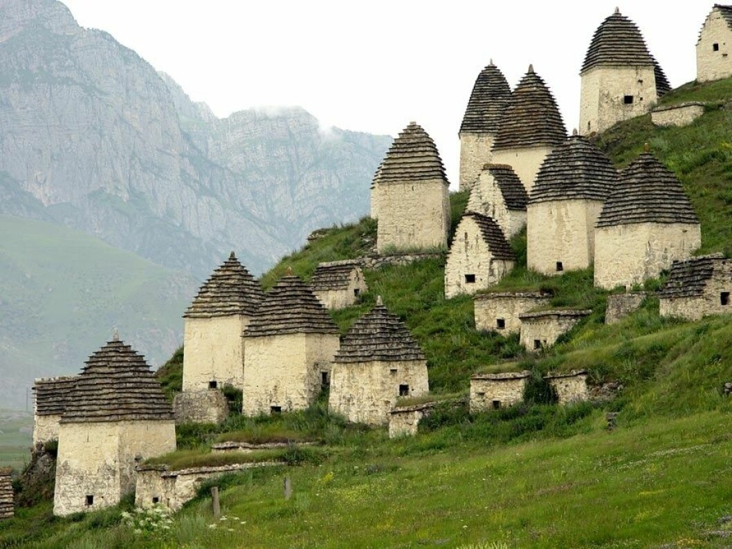 via <a href="http://thesuiteworld.com/wp-content/uploads/2011/11/North-Ossetia-Russia-TheSuiteWorld1.jpg">Suittheworld</a> North-Ossetia-Russia-TheSuiteWorld1