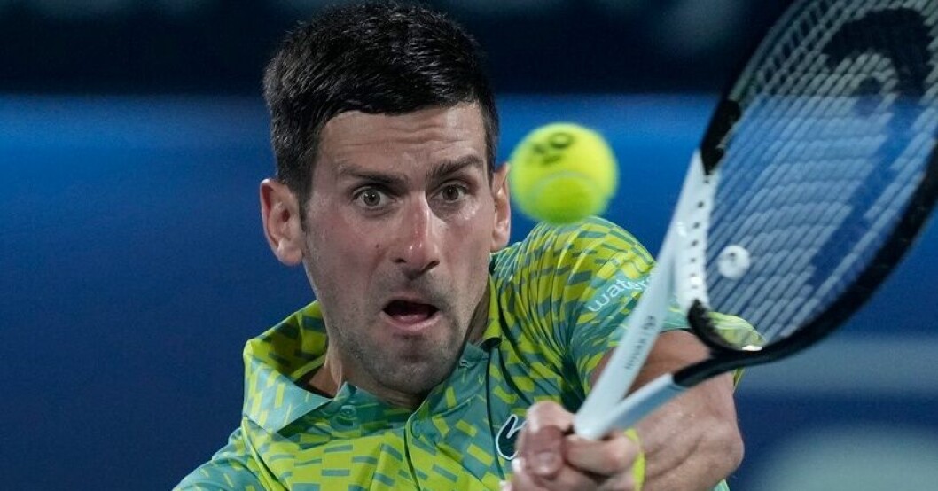 Novak Djokovic under semifinalen mot Daniil Medvedev i Dubai Championship den 3 mars. Ovaccinerad Djokovic missar Miami Open