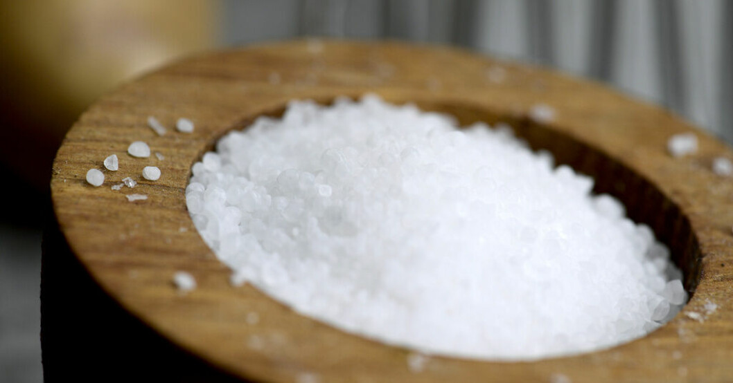 Nu ska livsmedelsindustrin enas om lägre salthalter i maten. Arkivbild. Svensken fortsätter att äta för mycket salt