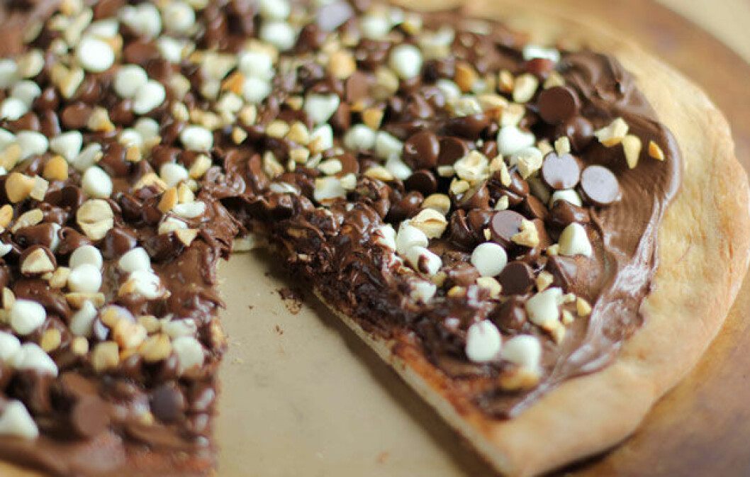 Via: <a href="http://www.foodnetwork.com/recipes/giada-de-laurentiis/chocolate-pizza-recipe.html" target="_blank">foodnetwork.com</a> nutella_mat_recept_konstig_11