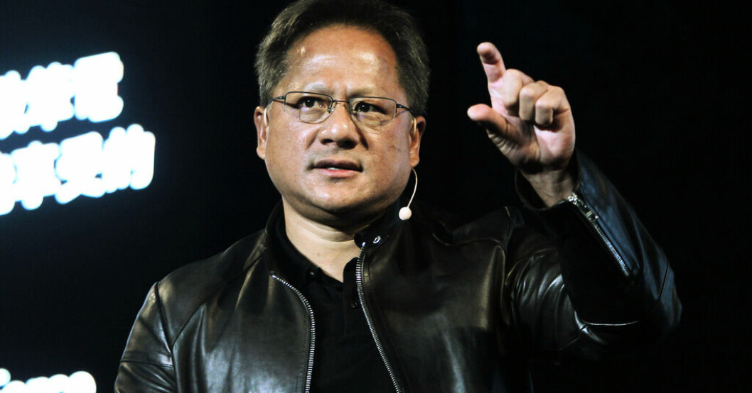 Nvidia vd Jensen Huang lyfter fram AI i företagets rapport. Arkivbild. AI lyfter Nvidia – slår förväntningarna