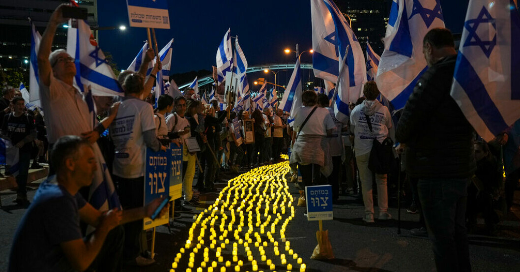 Nya protester hålls i Tel Aviv mot premiärminister Netanyahus planer om att lagändra högsta domstolens mandat. Nya protester mot Netanyahus lagförslag