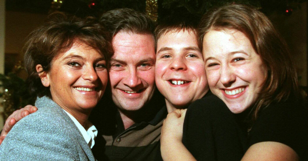Familjen Svensson i tv-serien. Lena (Suzanne Reuter), Allan (Gustav Svensson), Max (Gabriel Odenhammar) och Lina (Chelsie Dickson). <strong>Foto: TT.</strong> Familjen Svensson i tv.serien Svensson, Svensson