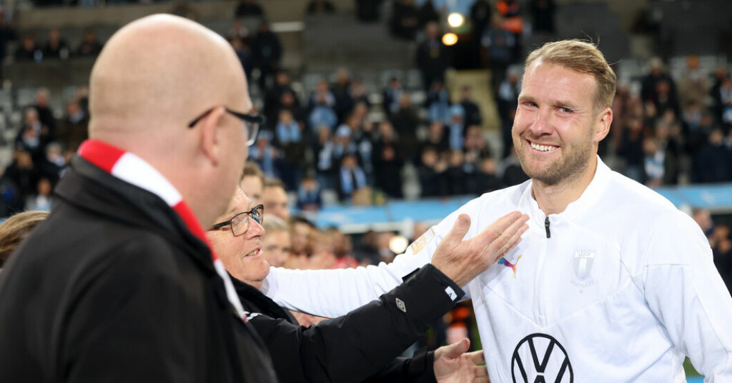 Ola Toivonen tackades av i november i fjol när Malmö FF-anfallaren satte punkt för sin spelarkarriär hemma mot moderklubben Degerfors. Nu gör han comeback i MFF som assisterande sportchef. Arkivbild. Toivonen gör comeback i MFF – blir ledare