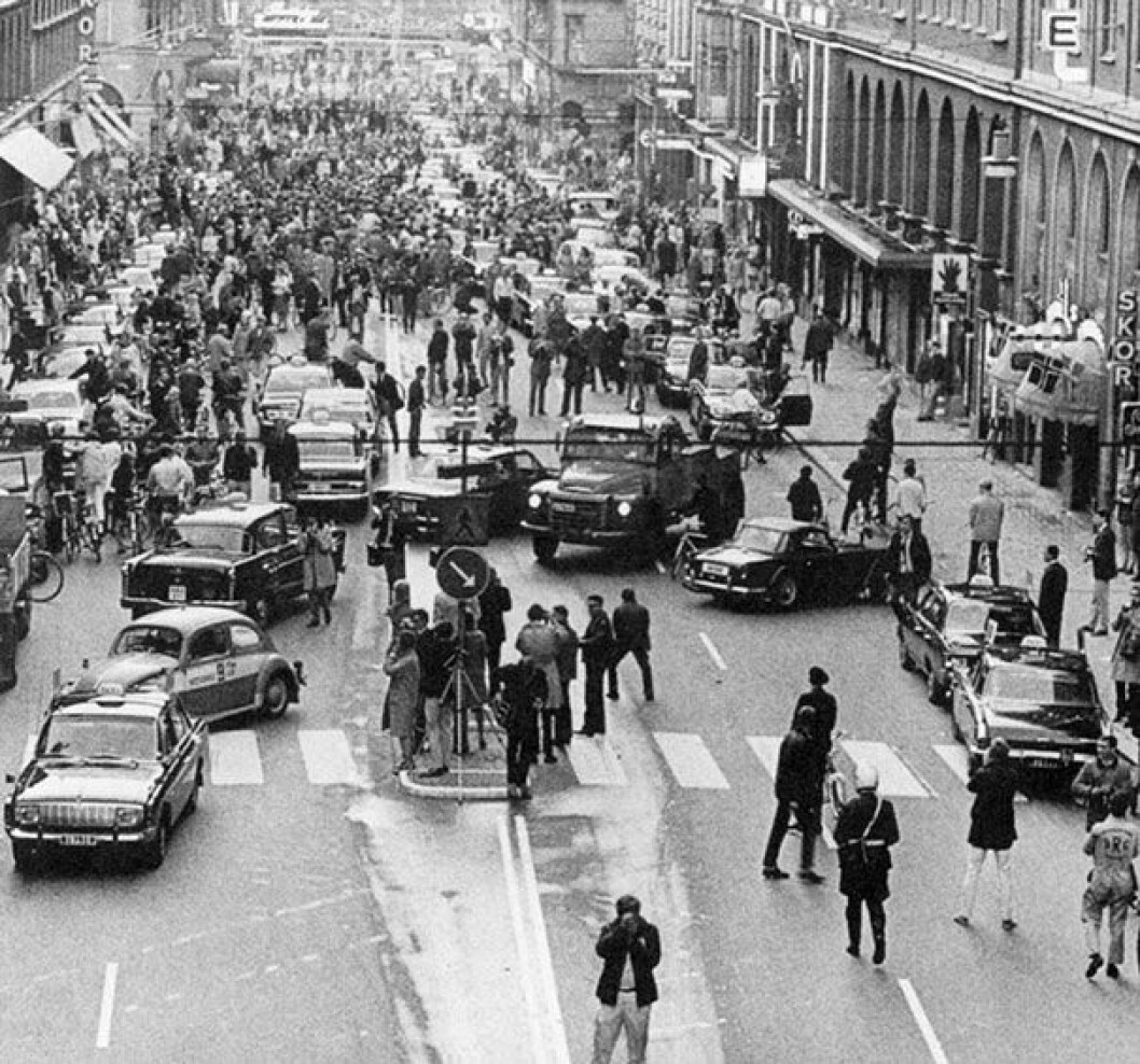 Foto: <a href="http://www.reddit.com/r/HistoryPorn/comments/16oxlj/september_3rd_1967_stockholm_sweden_the_day/" target="_blank">Reddit</a> old-historic-photos-281__605