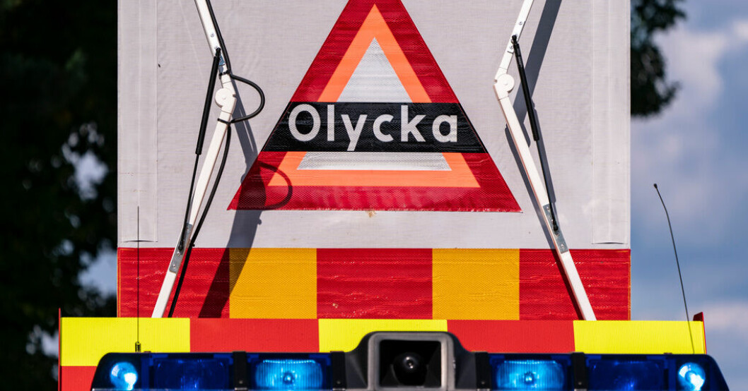 Olyckan inträffade i centrala Trelleborg. Arkivbild. Förarlös bogserad bil i krock: "Rejäla skador"