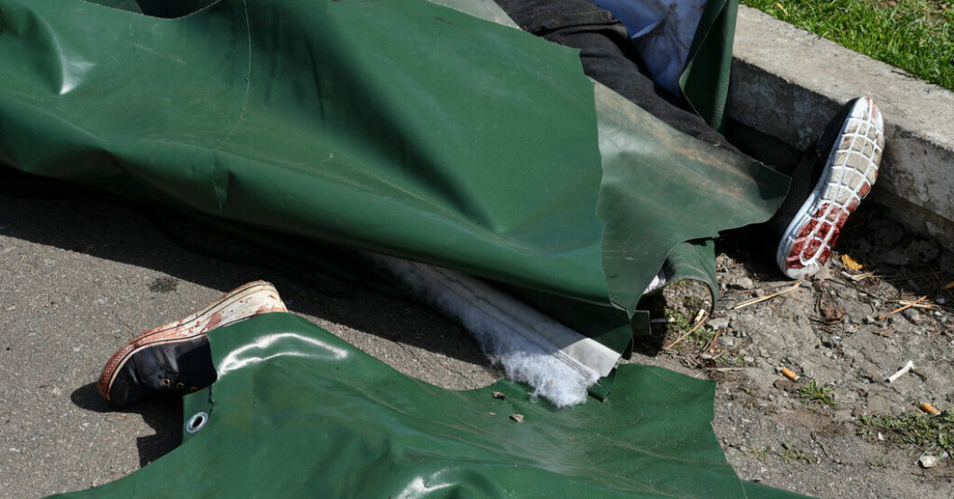 Omkring 60 människor som var på väg att fly undan krigets fasor dödades när en klusterbomb fälldes över en järnvägsstation i Kramatorsk i Ukraina i april förra året. Ryssland ringas in efter bomber mot flyende