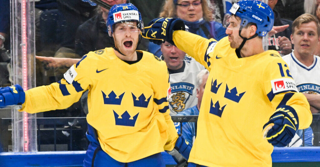 Oscar Lindberg jublar efter sitt 1–0-mål och klappas om av Patrik Nemeth. Sverige vann straffrysare – Raymond avgjorde