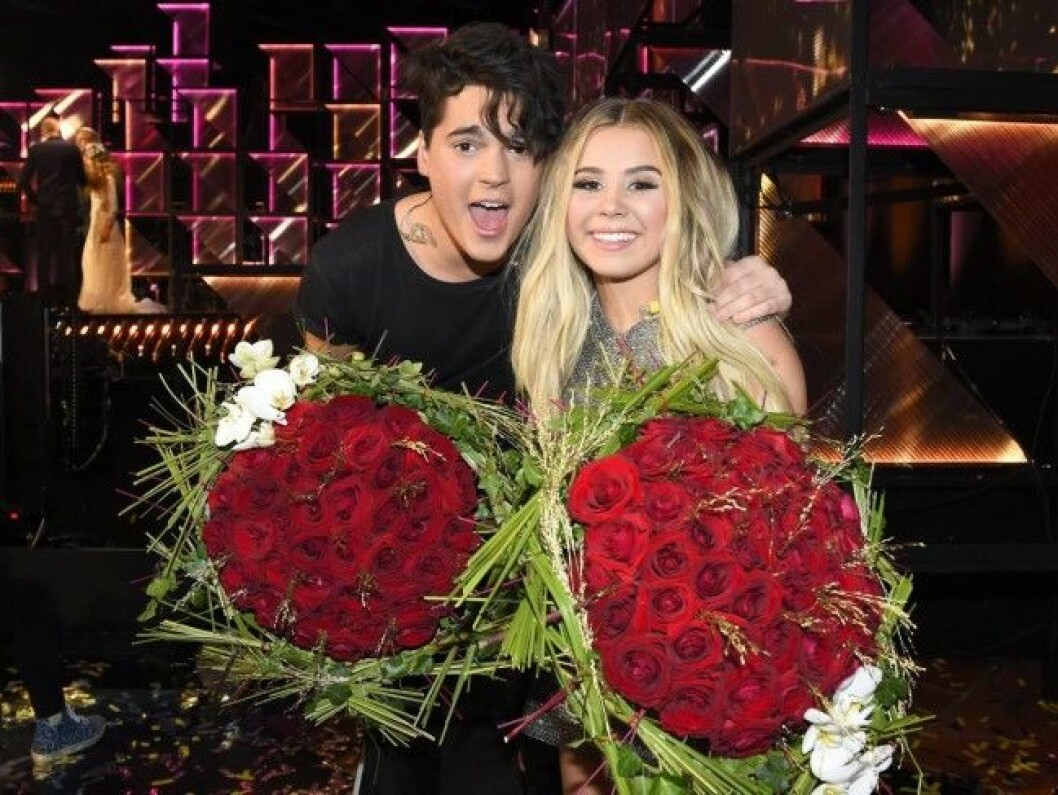 Oscar Zia och Lisa Ajax är sjukt glada! Oscar Zia och Lisa Ajax är sjukt glada!