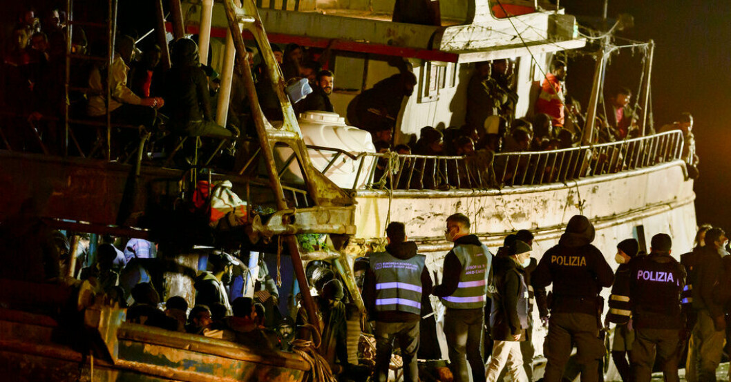 Över 1|000 migranter räddades den 11 mars utanför kusten i Kalabrien efter att deras båtar drabbats av problem. Arkivbild. Stort tillslag mot människosmugglare i Italien