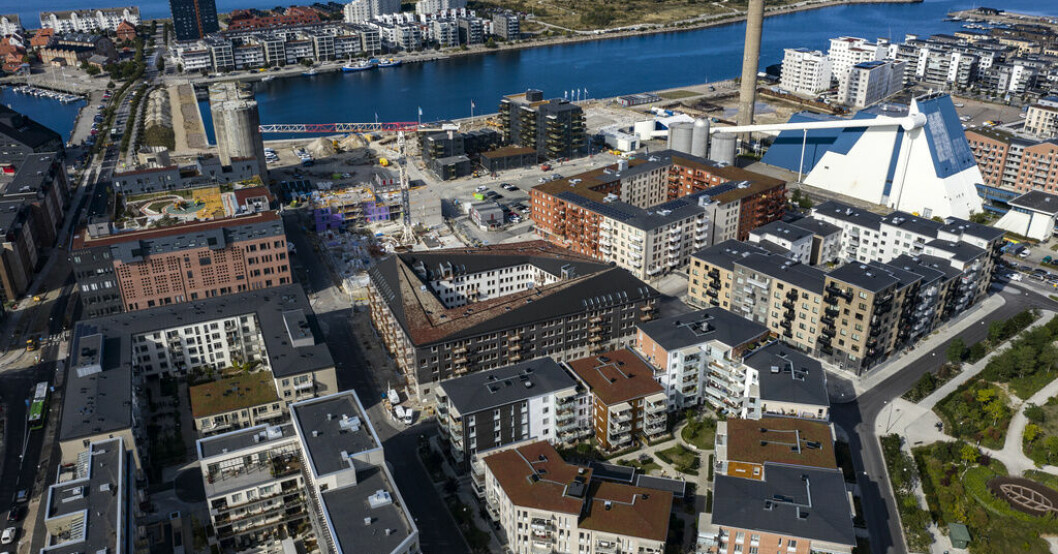 Översiktsbild över Limhamn med Limhamns sjöstad närmast i bild. Arkivbild. Efter dåd mot hyreshus – hotbild stoppar inflytt