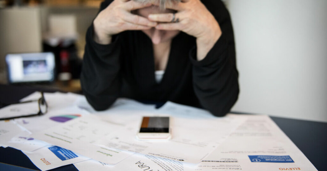 På tio år har privatpersoners skulder hos Kronofogden vuxit med cirka 34 miljarder kronor och ligger i dag på 101 miljarder kronor. Genrebild. 100 000 får lönen utmätt – riskerar skuldspiral