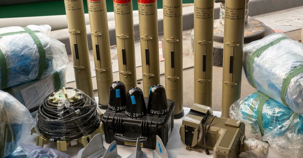 Pansarvärnsrobot och ballistiska robotar beslagstogs av den brittiska flottan den 26 februari. Iranska smuggelvapen stoppade utanför Oman