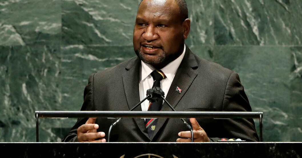 Papua Nya Guineas premiärminister James Marape säger att regeringen har kontakt med kidnapparna. Arkivbild. Forskare hålls gisslan i avlägset bergsområde