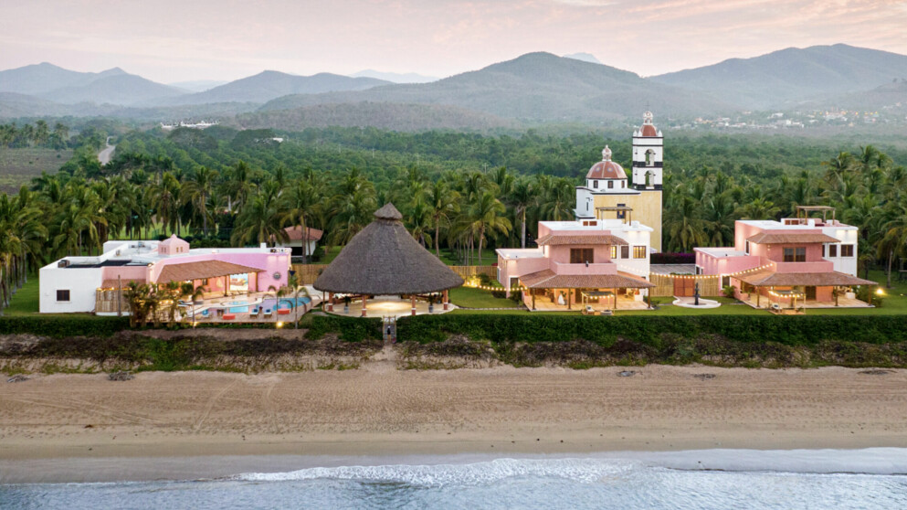 <span class=" italic" data-lab-italic_desktop="italic">Paradise</span> 2022. Paradise hotel nya inspelningsplatsen 2022