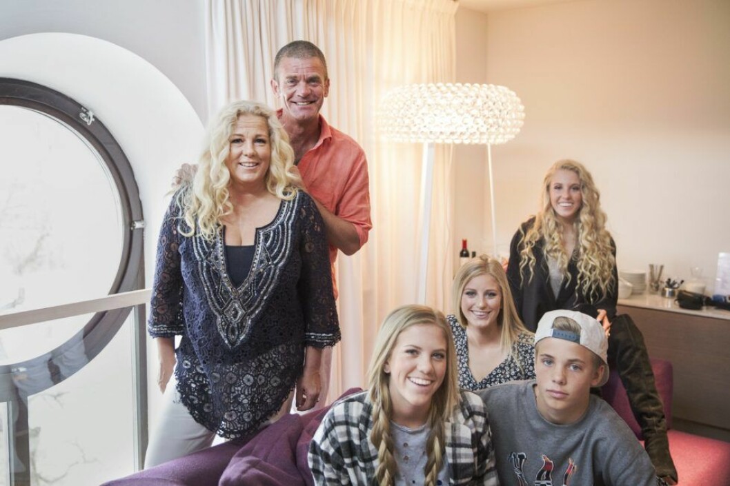 Jesper Parnevik med sin fru Mia och barnen Peg, Penny, Philippa, Phoenix. Jesper Parnevik med sin fru Mia och barnen Peg, Penny, Philippa, Phoenix.