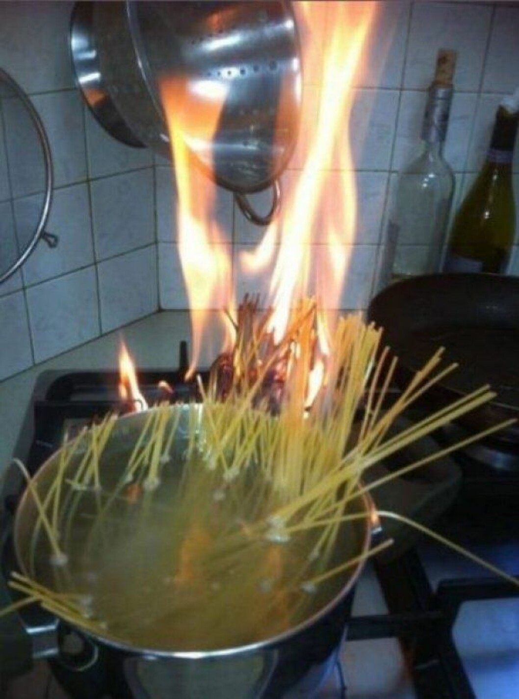 Via: <a href="http://www.collegehumor.com/post/6693019/cooking-pasta-fail" target="_blank">Collegehumor</a> pasta