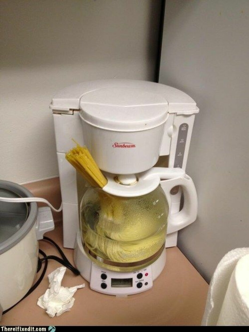 Via: <a href="https://i.chzbgr.com/maxW500/5943237632/h418C65CF/" target="_blank">Chzbgr</a> pasta.fail