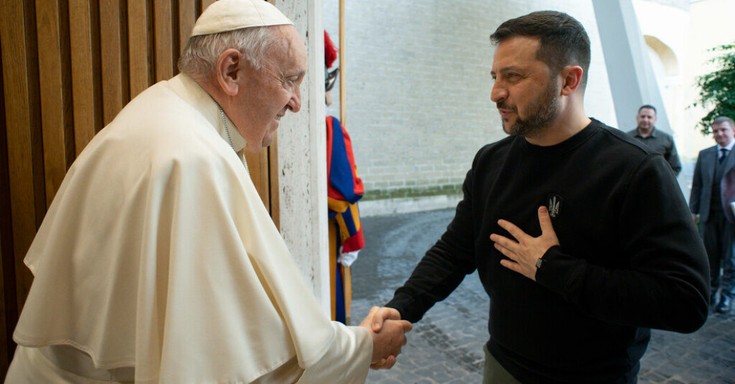 Påve Franciskus tar emot Ukrainas president Volodymyr Zelenskyj. Möte mellan påven och Zelenskyj i Vatikanen