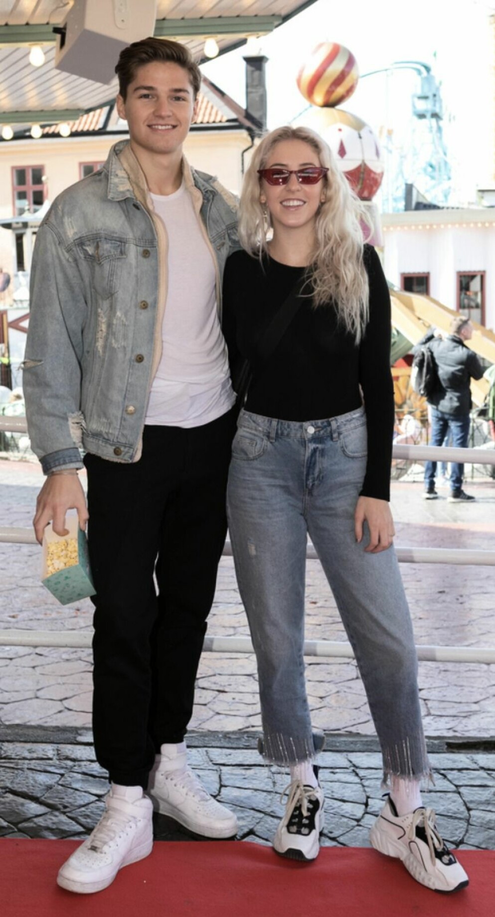 Filip och Peg. Filip Lamprecht och Peg Parnevik på röda mattan tillsammans.