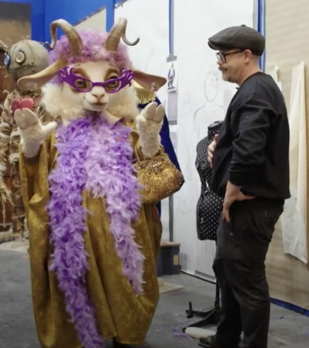 Fåret och Pelle Magnestam i<span class=" italic" data-lab-italic_desktop="italic"> Masked singer Sverige</span>. Fåret och Pelle Magnestam i Masked singer Sverige