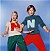 Pernilla och Niclas hade båda tröjor med ett stort emblem av bokstaven ”N” i tv-programmet Nicke &amp; Nilla. Coolt!