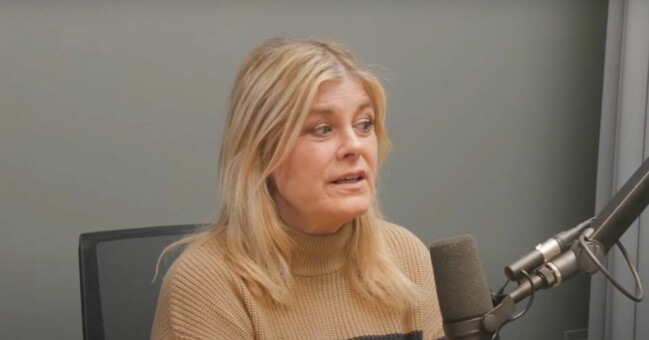 Pernilla Wahlgren svarade på sexryktet om sonen i <span class=" italic" data-lab-italic_desktop="italic">Framgångspodden</span> Pernilla Wahlgren i Framgångspodden