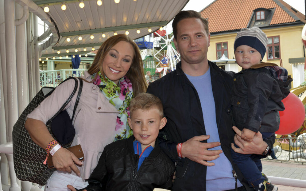 Charlotte Perrelli med maken Anders Jensen och med barnen Alessio och Adrian. Charlotte Perrelli Anders Jensen med barnen Alessio och Adrian.