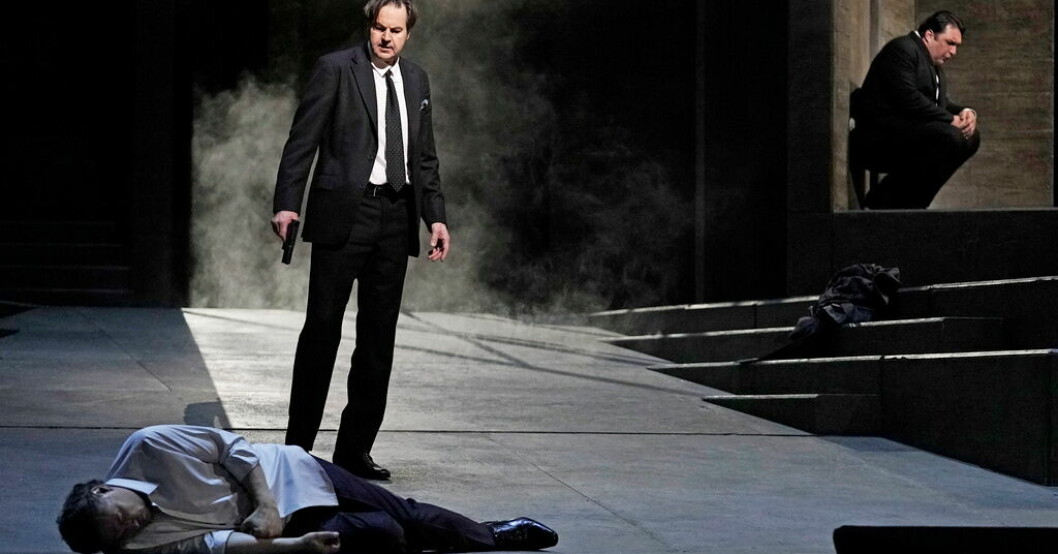 Peter Mattei gör en samtida Don Giovanni som bär pistol. Pressbild. Peter Mattei om Don Giovanni: Ingen skön kille