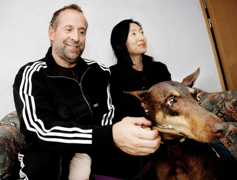 Herr och fru Stormare. Peter Stormare med frun Toshimi och en hund