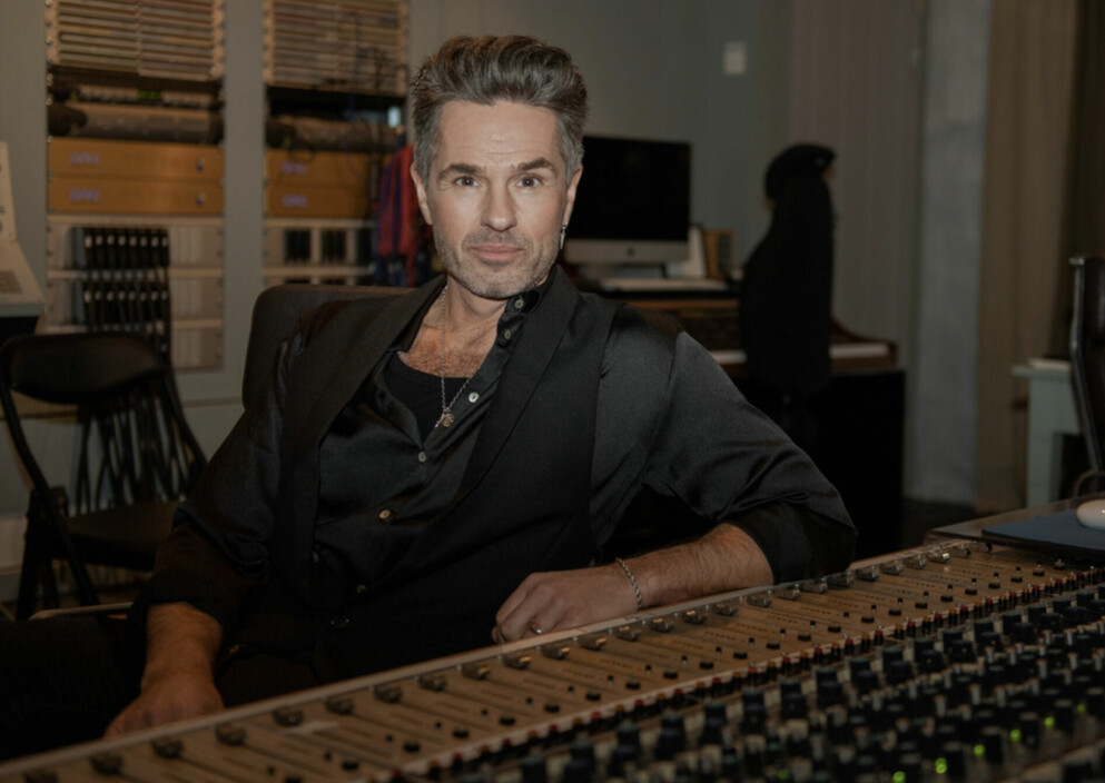 Peter Jöback. Peter Jöback skapar musik