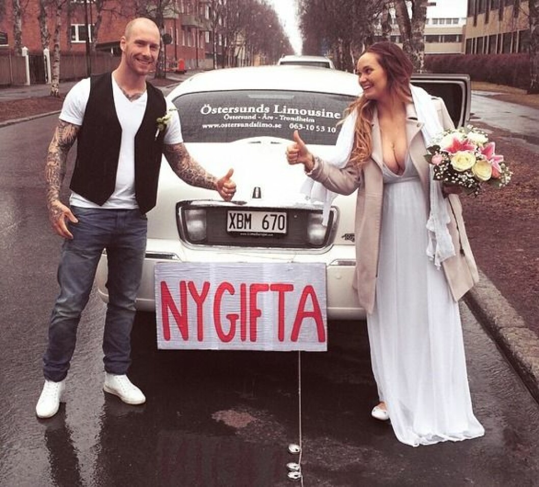 På valborgseftermiddagen postade Ulrika en bild på sig och nyblivna maken Alexander. Foto: <a href="https://instagram.com/ulrikaaforsberg/" target="_blank" rel="noopener">Ulrikas Instagram</a>. PH