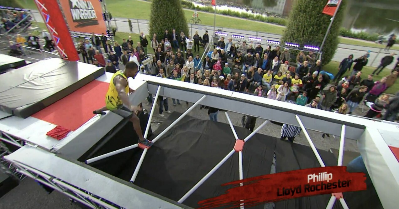 Phillip-Lloyd Rochester tävlar i Ninjabanan i Ninja Warrior.