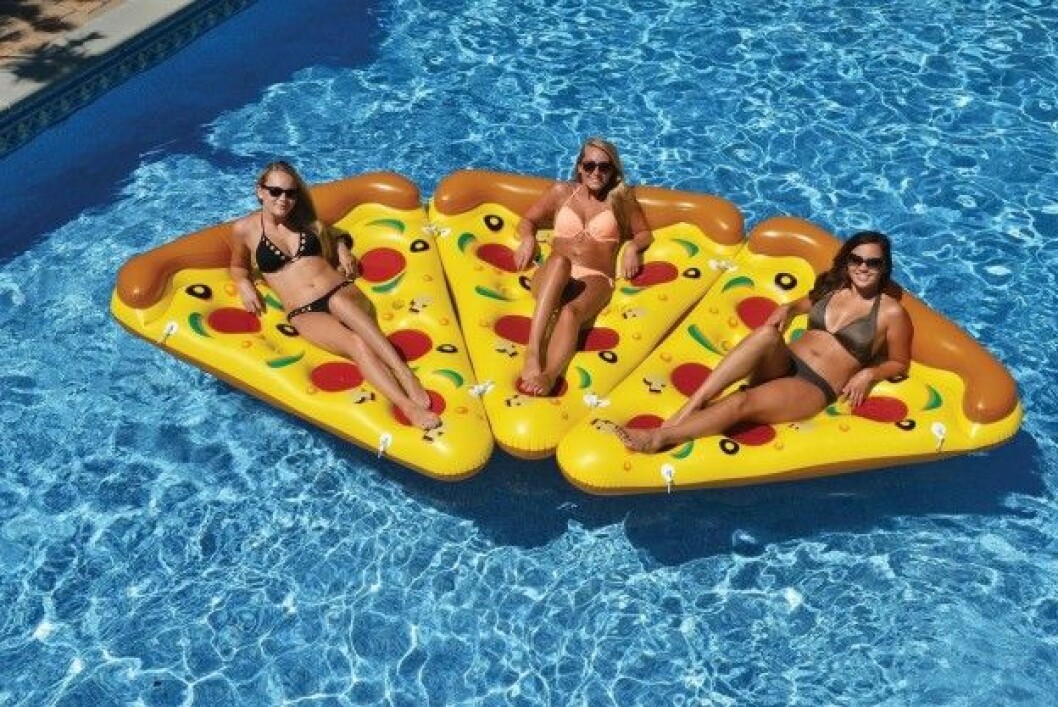 Via: Amazon pizza-raft